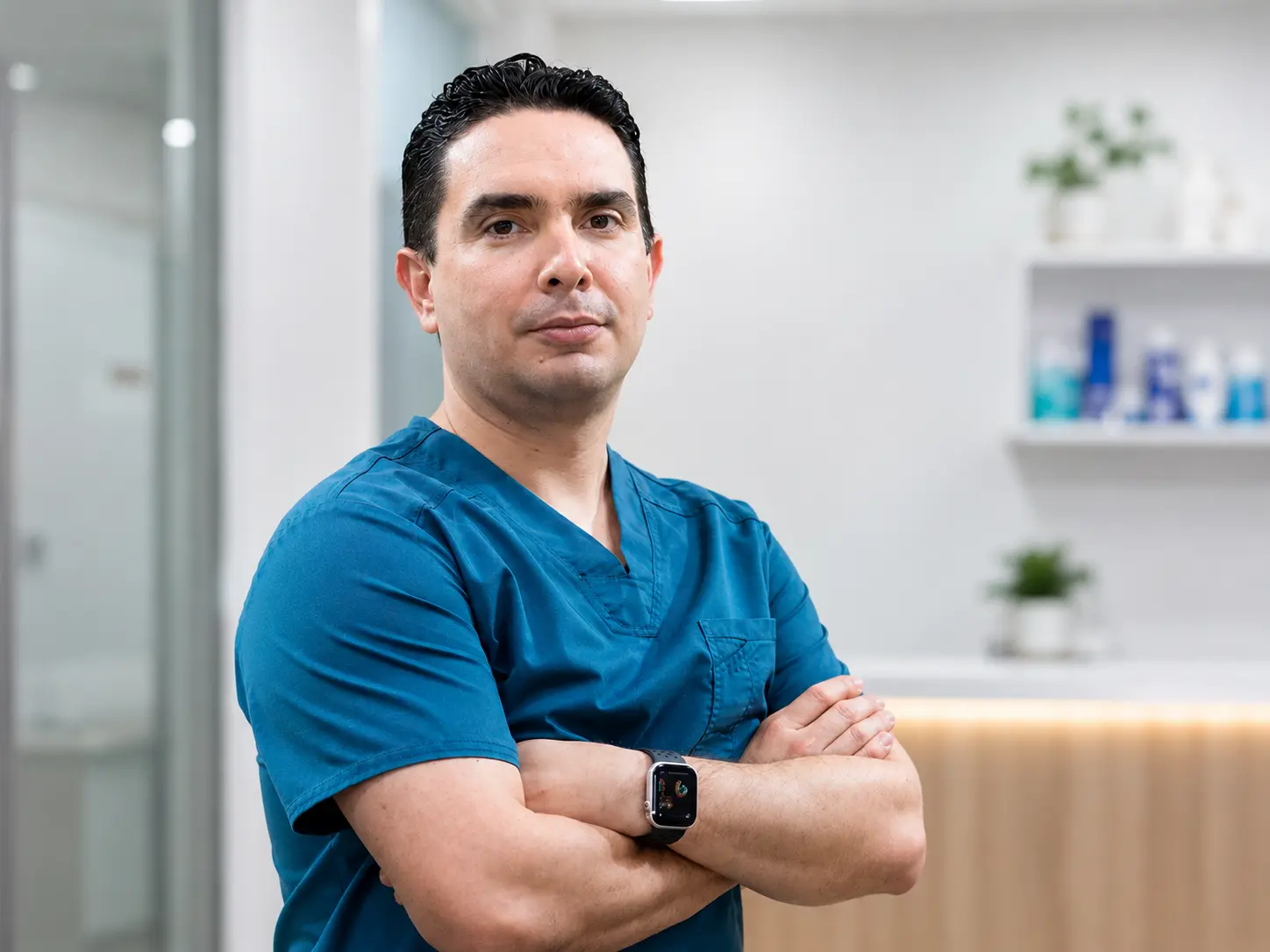 Dr. Alberto Zamora, cirujano con experiencia en procedimientos para el manejo integral del peso