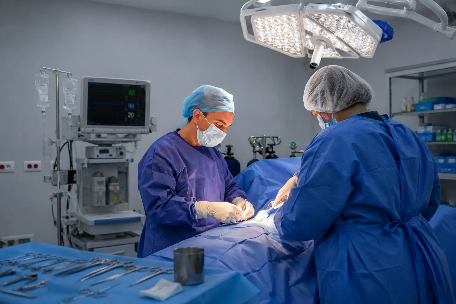 Dr. Alberto Zamora, cirujano general en Clínica La Pradera, Pérez Zeledón